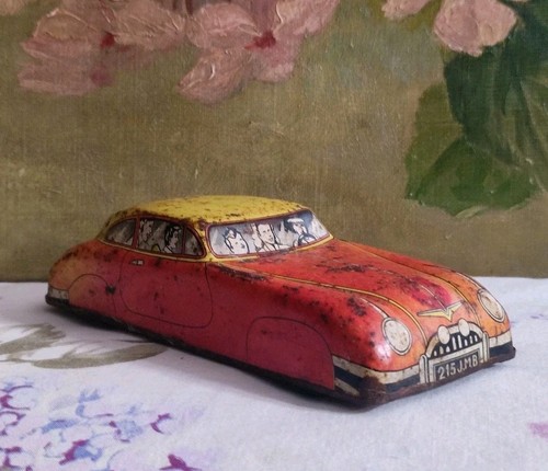 Ancienne petite voiture - ancienne, jouet