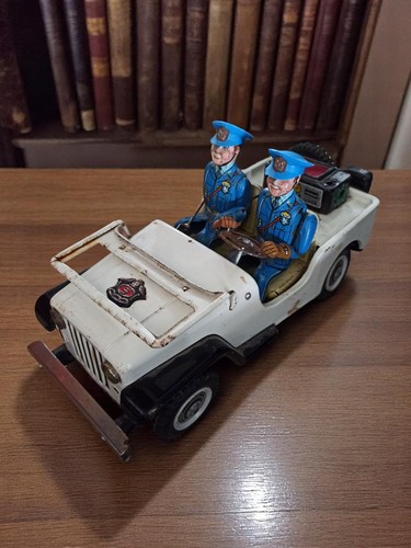Voiture jouet tôle - , vintage